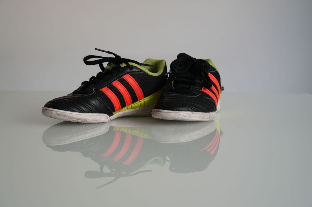 Adidas Sala rozm. 33 – buty do piłki nożnej halowej / na orlik