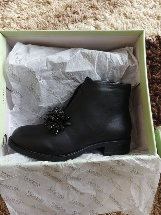 Sprzedam  botki ze śliczną ozdobą