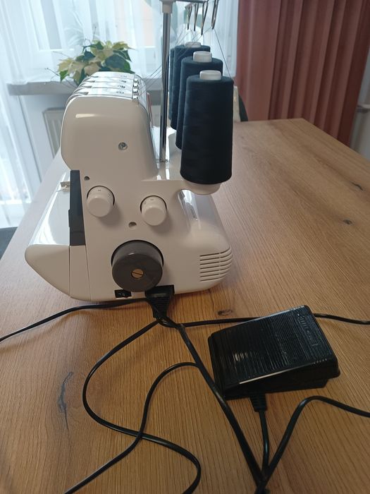 Maszyna do szycia Overlok