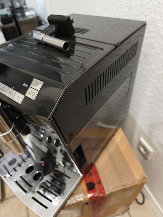 Кавомашина в Кожен Дім ® Delonghi з молочним стаканом PrimaDonna S E