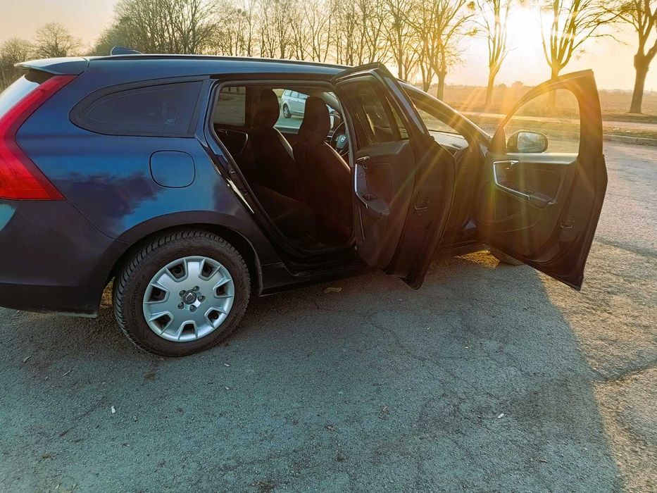 Volvo V60 D2 2012 року(модельний 2013)