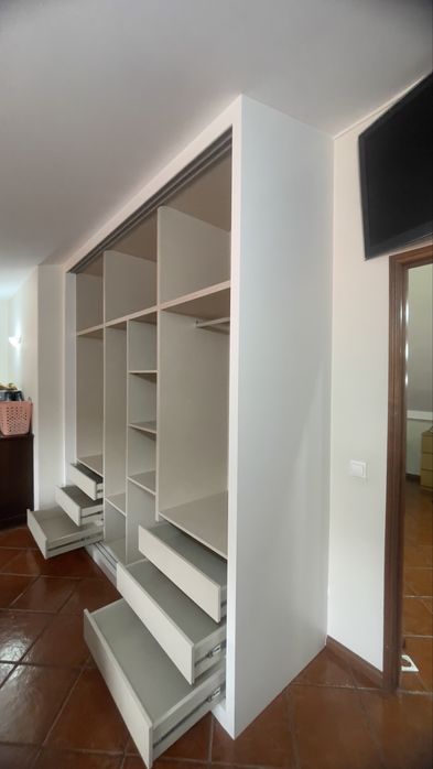 Roupeiros e cozinhas por mediada