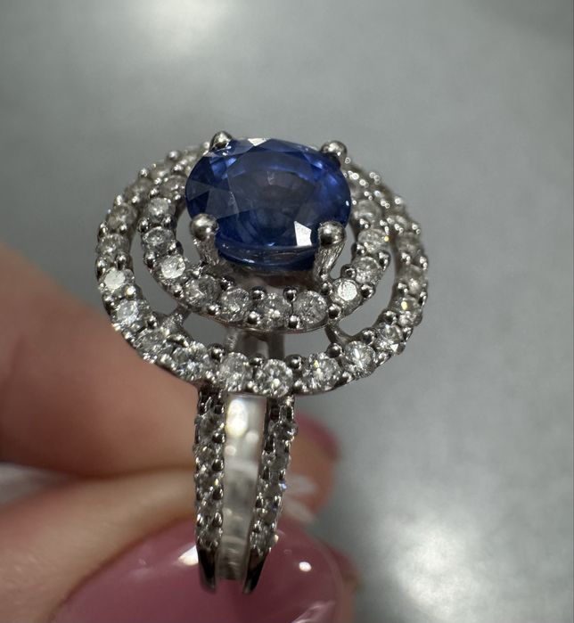 Золотое кольцо с бриллиантами