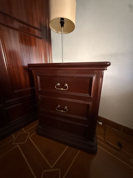 Cama de casal com duas mesas de cabeceira - madeira maciça cerejeira