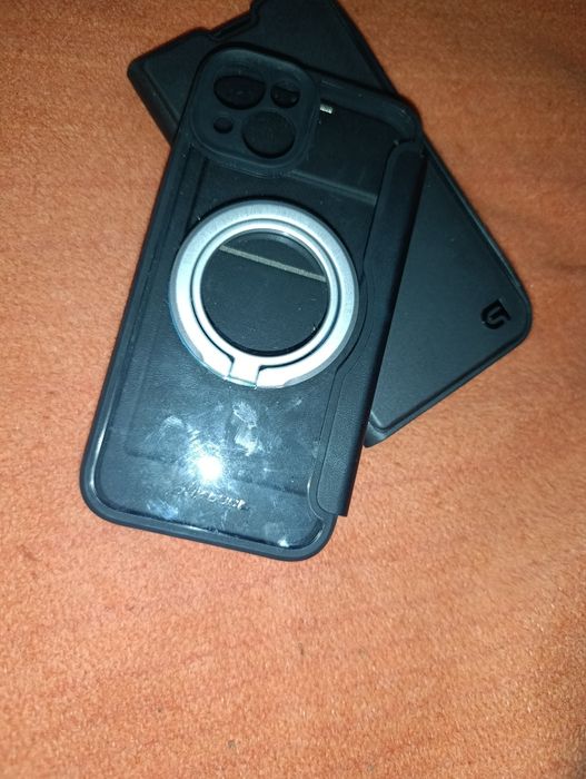 Продам 2 нових чохла на iPhone 14 в використанні не були!