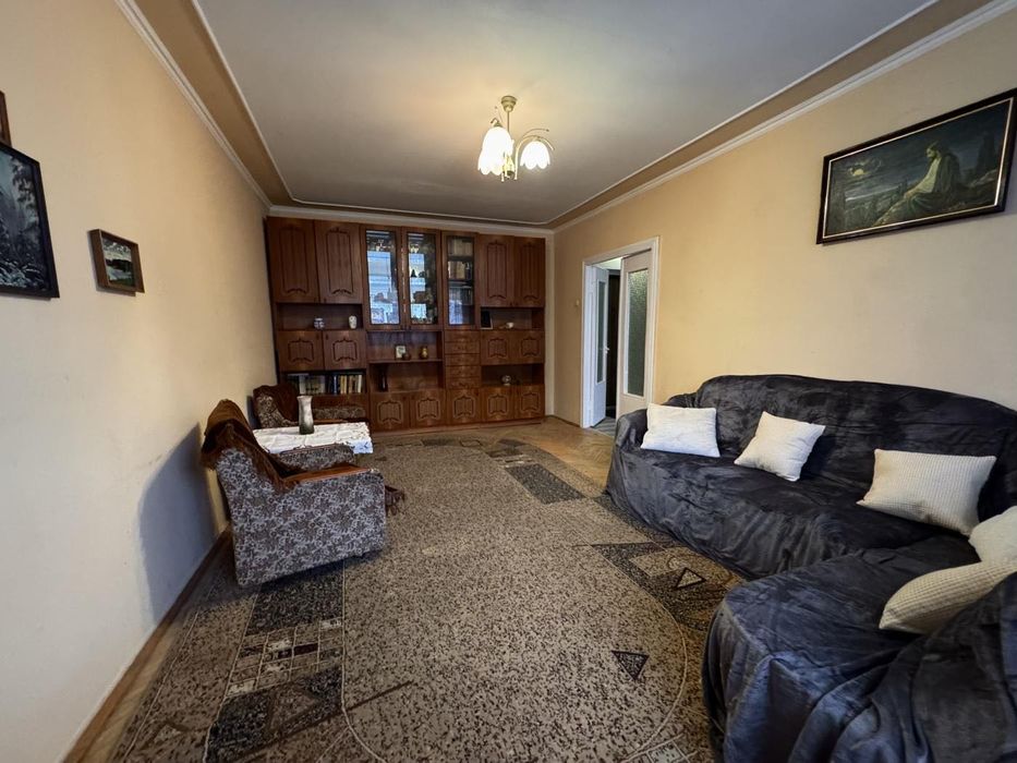 кімната/вул.Коломийська 3/ для дівчини