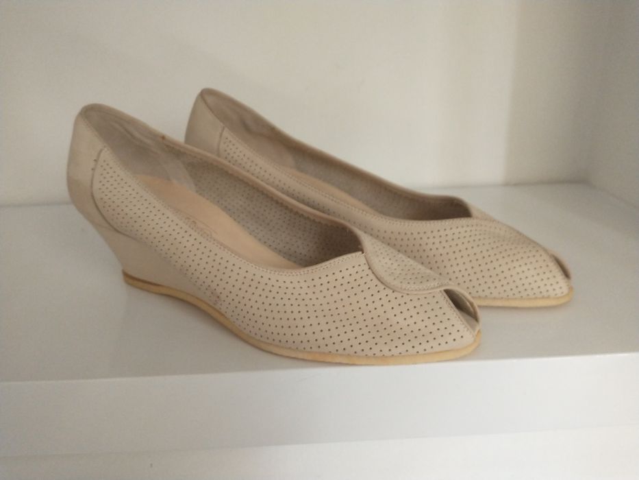 Czółenka na koturnie Salamander. Rozmiar 41. Rozmiar 7,5