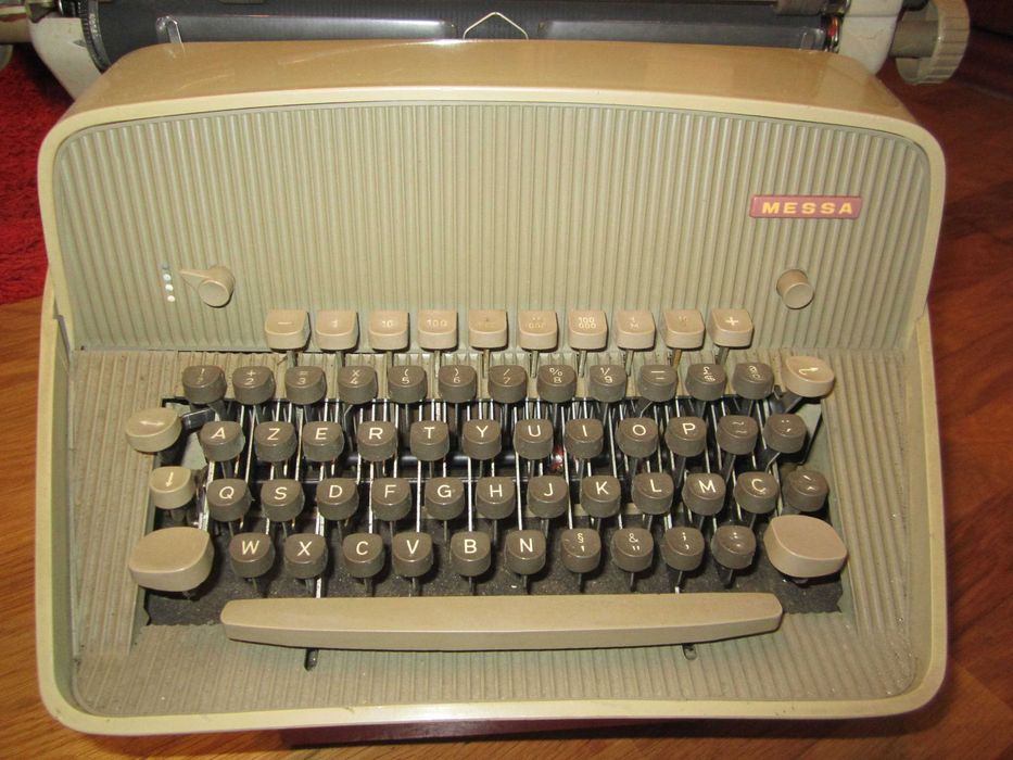 Máquina de escrever Messa M1