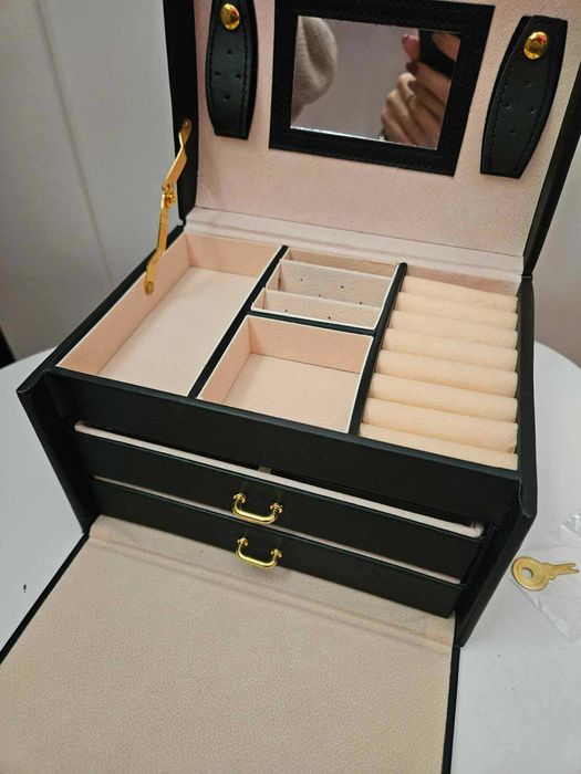 Kuferek na biżuterię organizer szkatułka na kolczyki czarny biżuteria