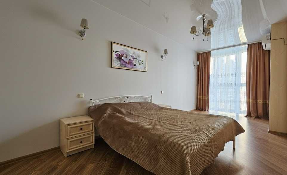 Спальня + кухня-студия, Драгоманова, 2, м. Позняки.