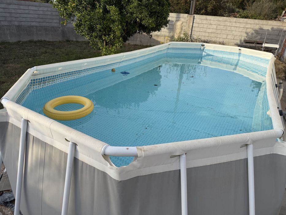 Piscina Intex com bomba