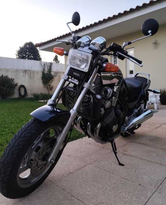 Yamaha FZX 750 azul, 95 Cv