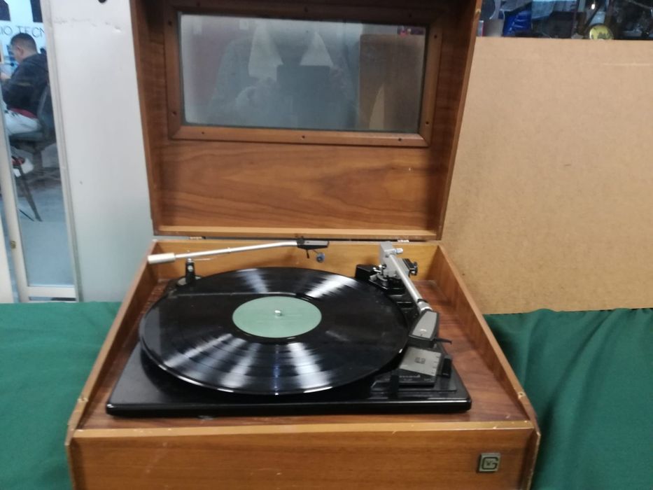 GARRARD Turntable, Vintage, Antique, Relic.