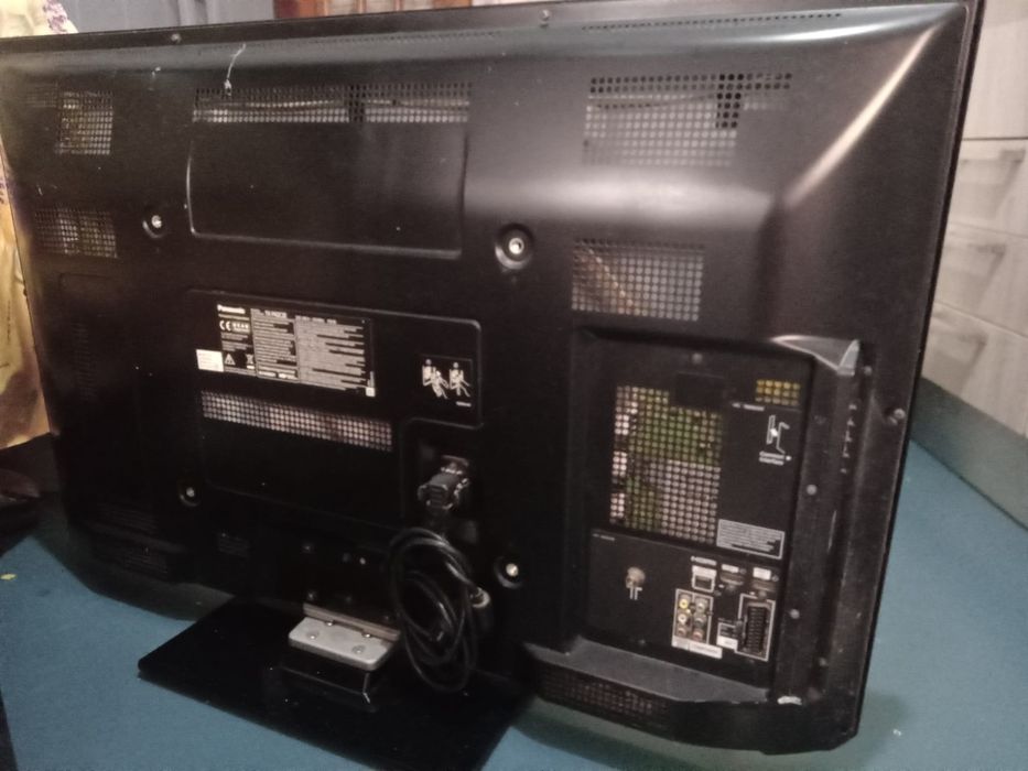 Televisão, grande  Panasonic - Usada – 220V

Descrição:
D