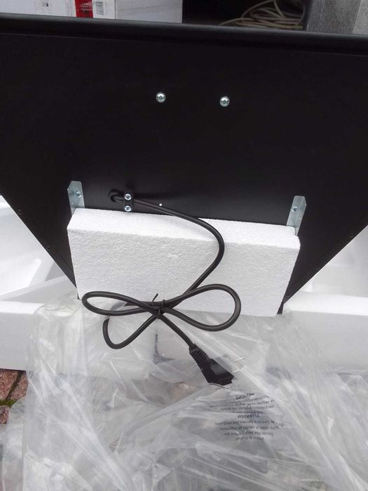 Czarny nowy okap kuchenny firmy respekta