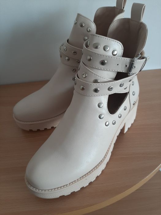Nowe beżowe botki workery trapery 39