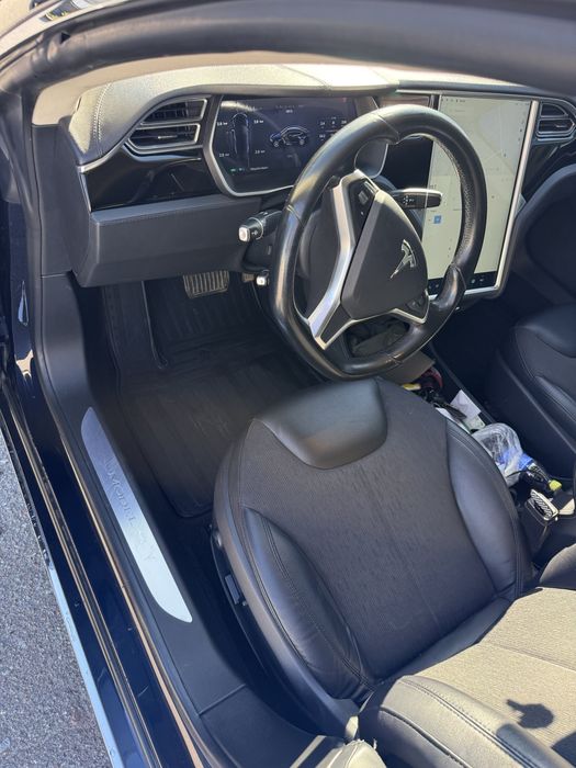 Tesla modl s 85