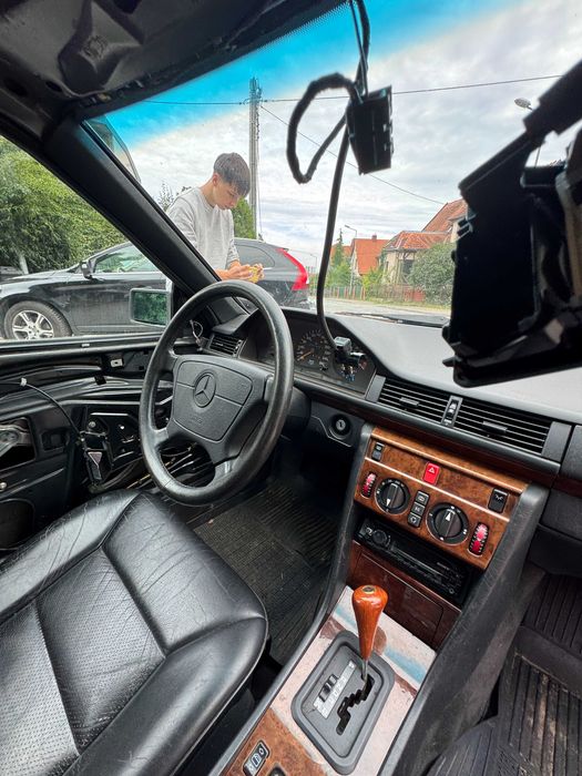 Mercedes-Benz W124 E320