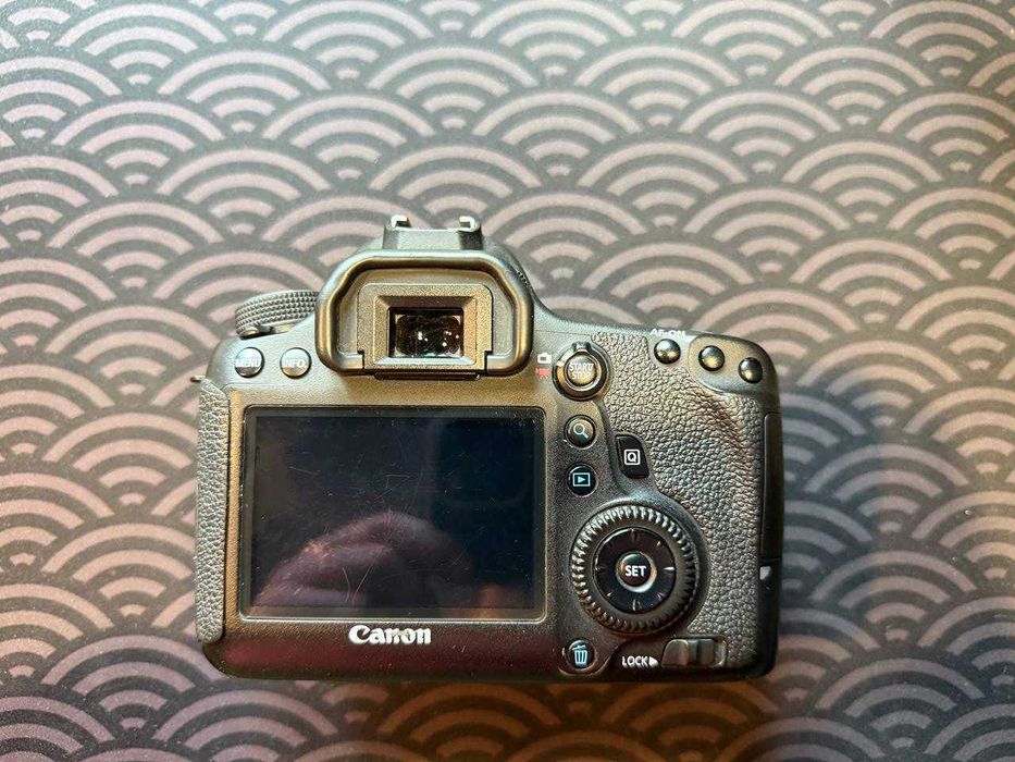 Canon 6D body  .