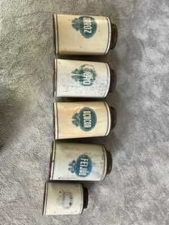 Conjunto de 5 latas antigas de mercearia
