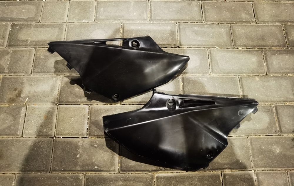 Tylne boczne plastiki yamaha yz 125