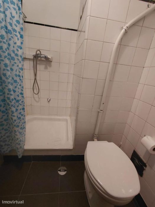 Quarto - localizado em Roma-Areeiro Lisbon