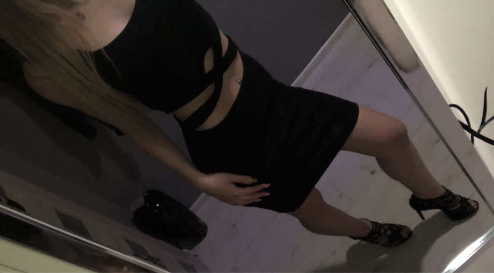 Włoskiej produkcji sexy sukienka z wycięciami