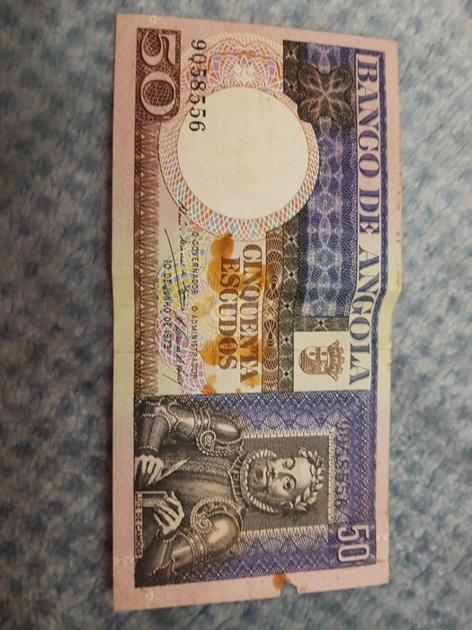 notas do banco de Angola