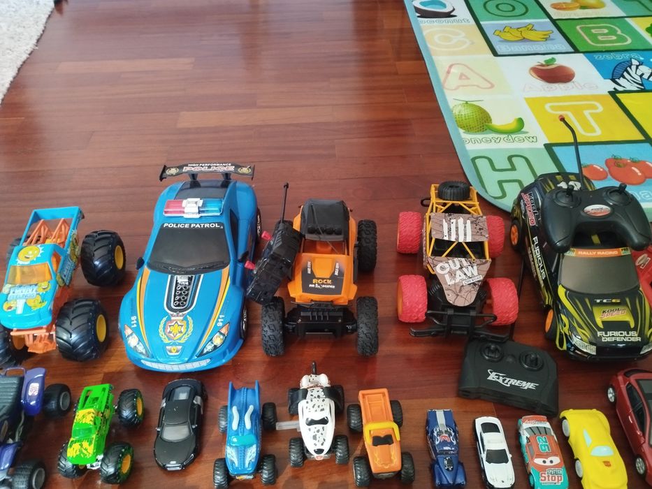 Vendo conjunto de vários carros e pistas de diversas marcas