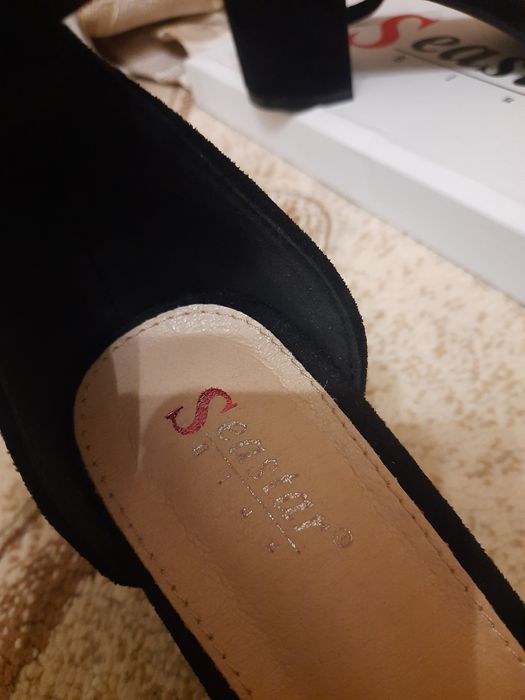 Женские босоножки