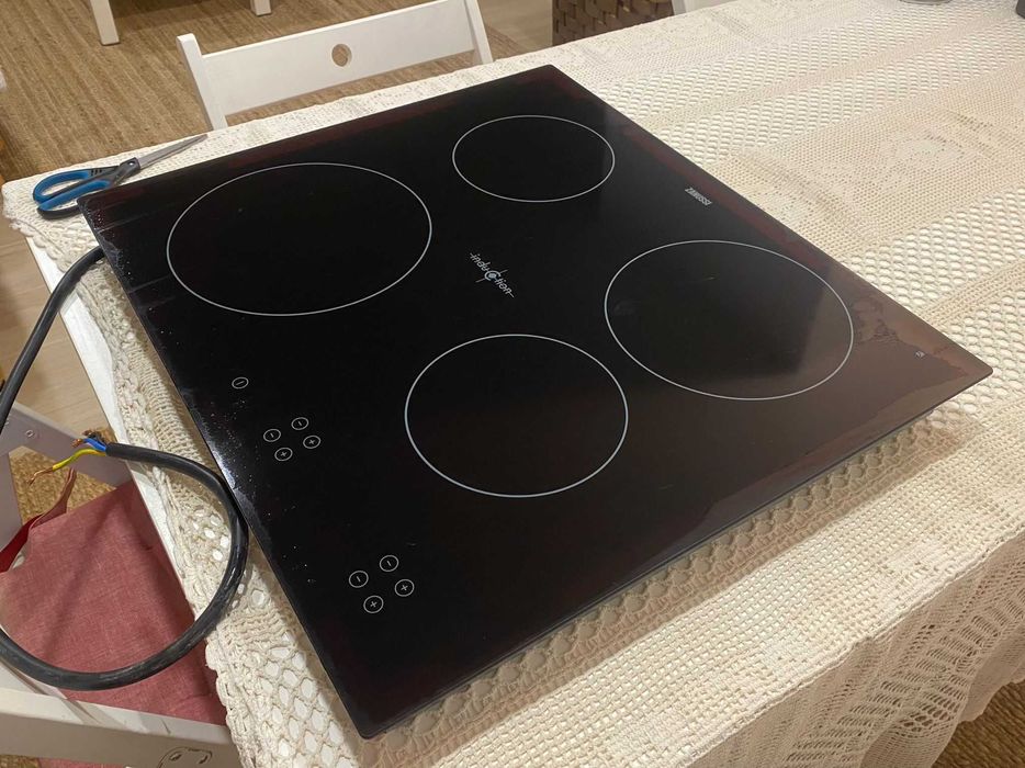 Placa Indução Zanussi 60cm 4 zonas (Modelo ZIE6004F)
