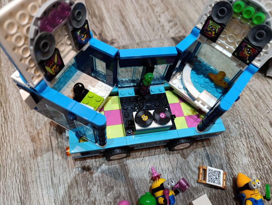 LEGO 75581 Minions - Imprezowy autobus minionków