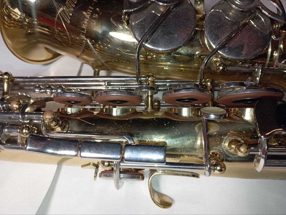 Саксофон Armstrong перекритий