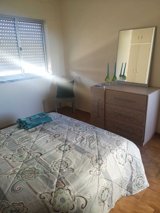 Apartamento T2 mobilado em moradia,com entrada privativa, cozinha equipada.