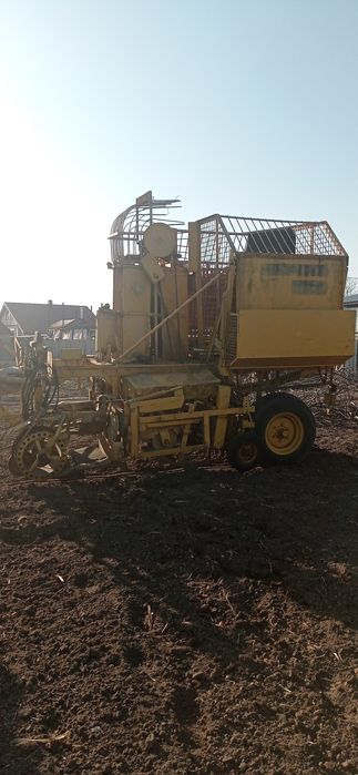 Буряковий комбайн