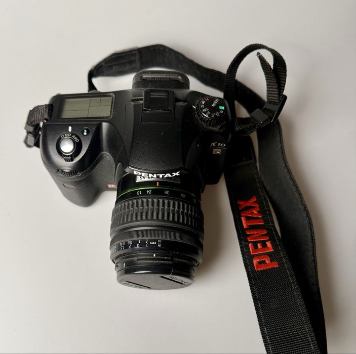 Дзеркальна камера Pentax k10d з обʼєктивом 18-55
