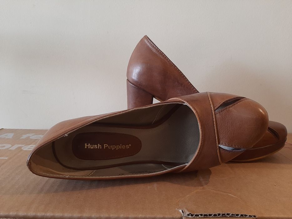 Sapatos de senhora. Hush Puppies.  Número 37. Salto de 7,5 cm. Usados