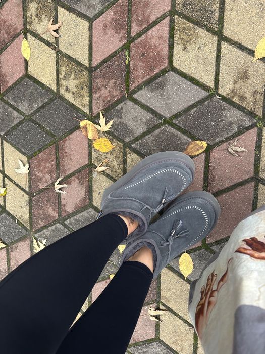 Уги 39 розмір  нові одягнені один раз сірі графіт