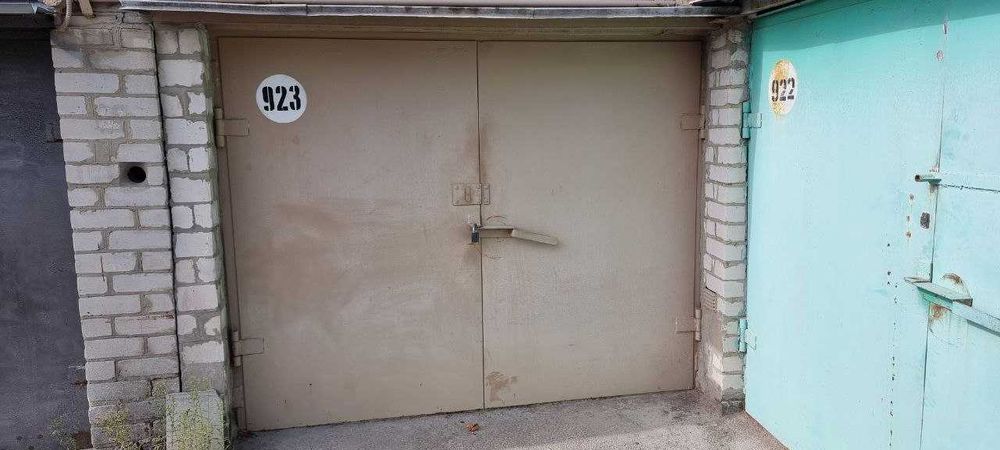 Гараж бетонний двоповерховий від Власника