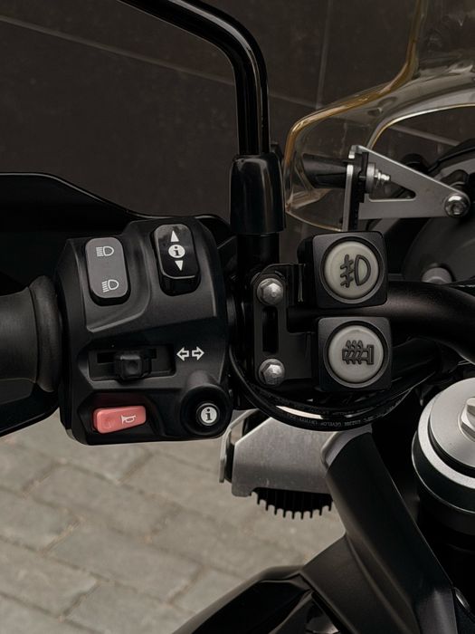 TRIUMPH TIGER 800 XCX - Full Extras!