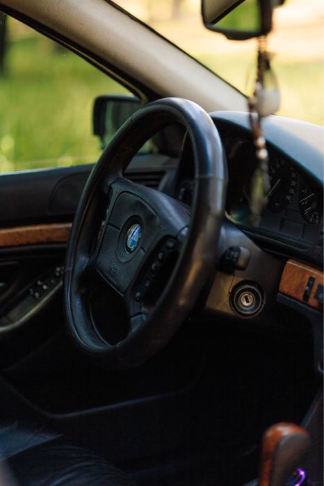 БМВ Е39 BMW E39 автомат 2.0 газ/бенз