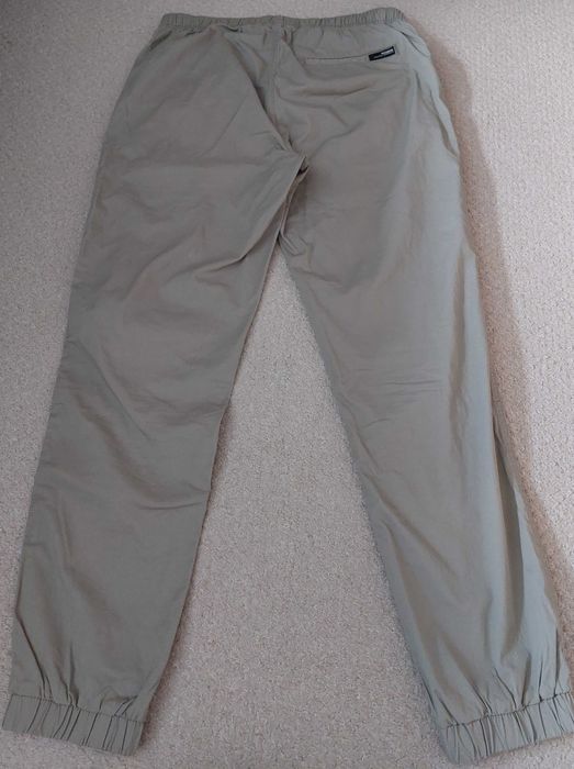 spodnie jogger roz M pull&bear