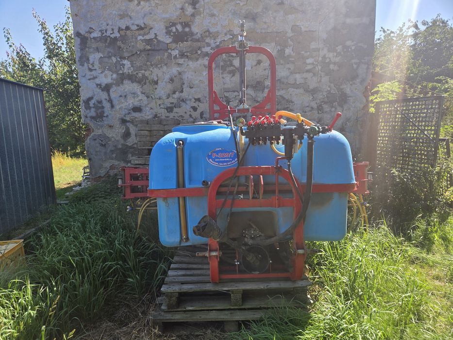 Opryskiwacz podwieszany 800 litrów