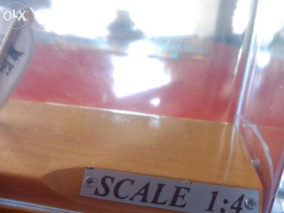 Guitarra clássica (caixa em acrílico) em miniatura