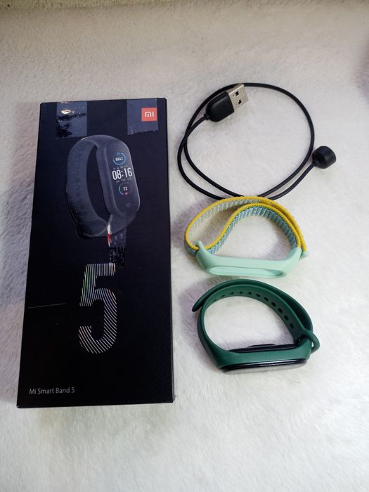 Лот фітнес-браслетів.