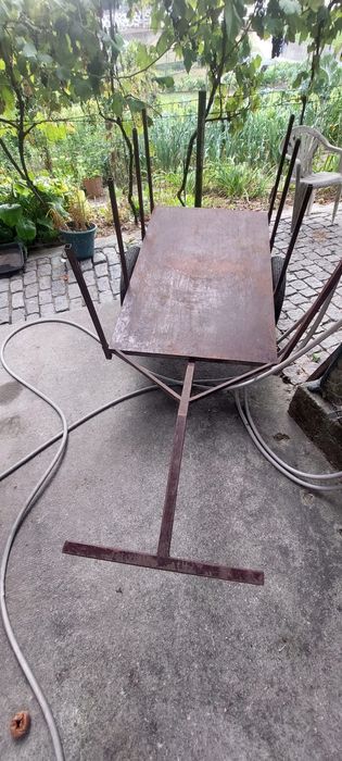 Carroça antiga em metal