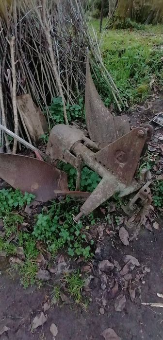 Charrua agrícola 16" e outras alfaias