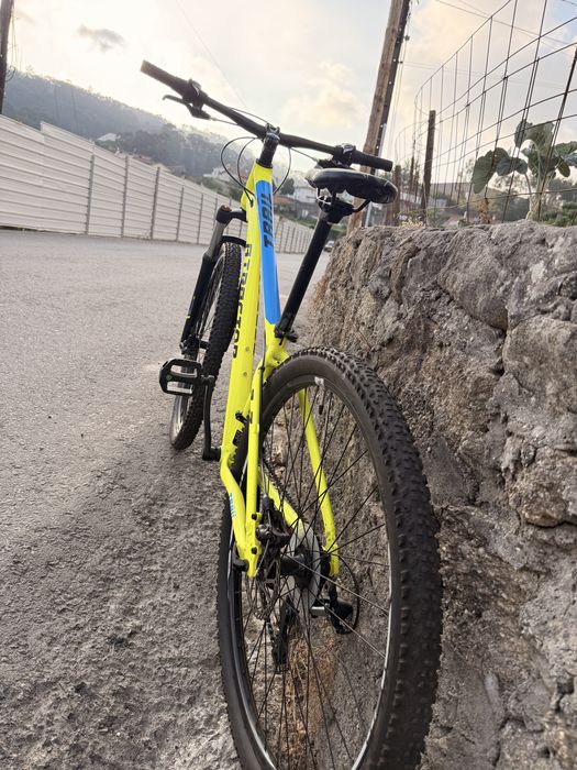 Bicicleta btt roda 29 semi nova