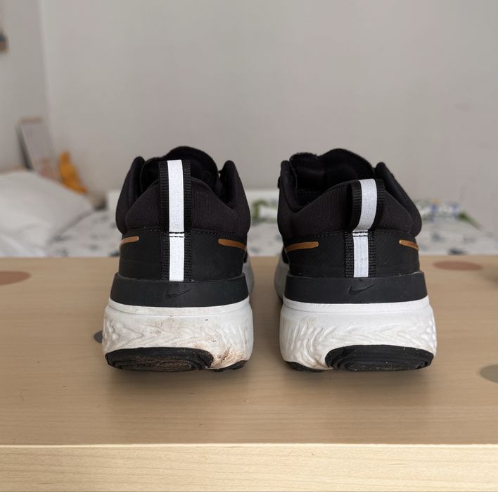 Nike React Infinity Run preto/dourado 38