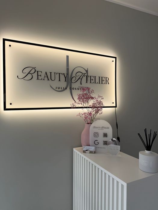 Manicure / Pedicure / Brwi / Rzęsy/ Zabiegi pielęgnacyjne na twarz